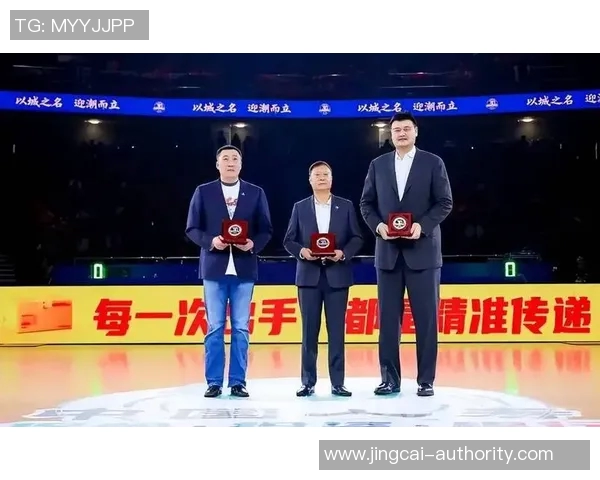 姚明亲赴汶川灾区关怀受灾群众传递温暖与希望