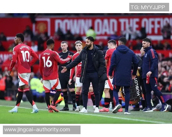 英超焦点战那不勒斯4-0大胜曼联乌龙球引发争议判罚全场沸腾