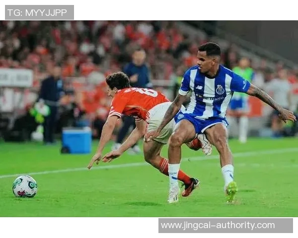 西甲激战波尔图与巴萨0比0平点球大战引发争议与全场沸腾