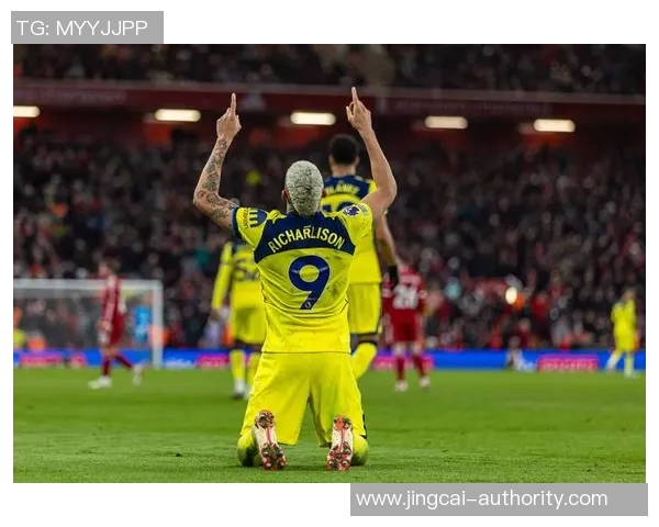 中超焦点战利物浦与热刺鏖战无果乌龙球引发全场热议